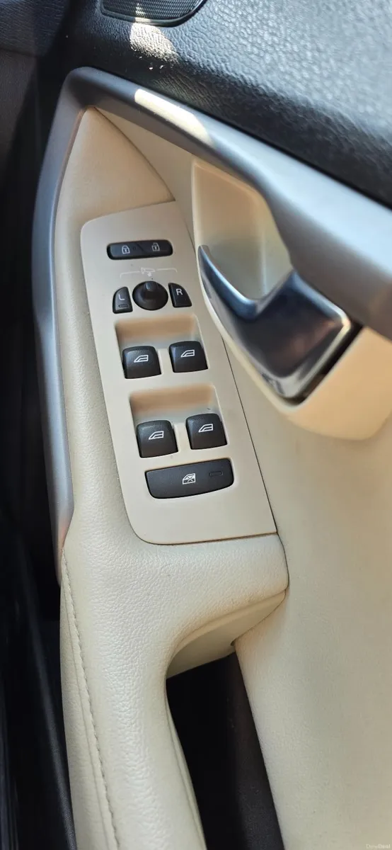 Volvo V40 2016 - Image 5