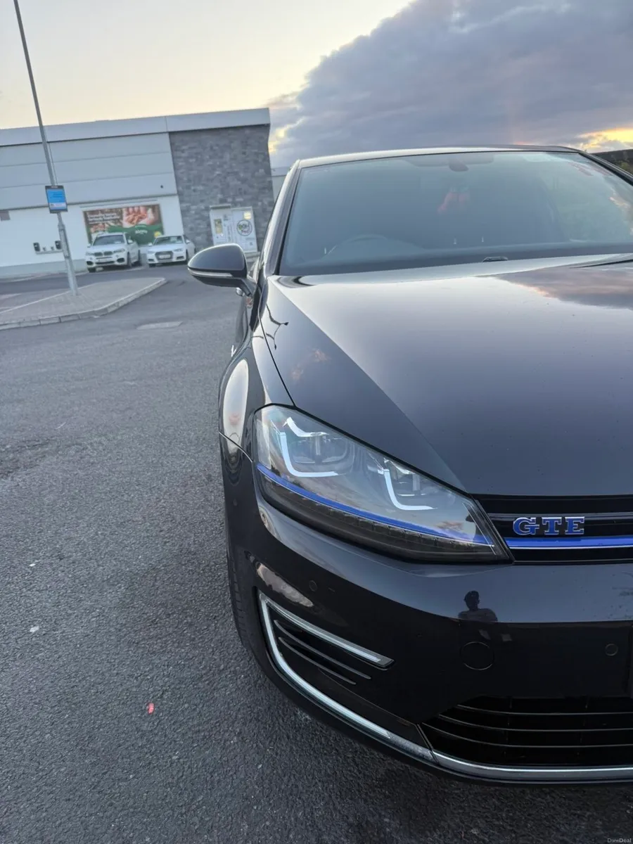 Volkswagen Golf GTE - Image 2