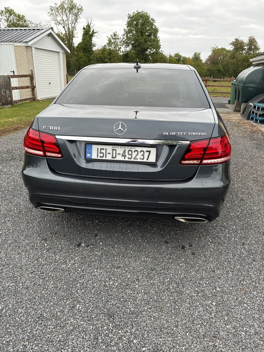 Mercedes 300 Hybrid - Image 4