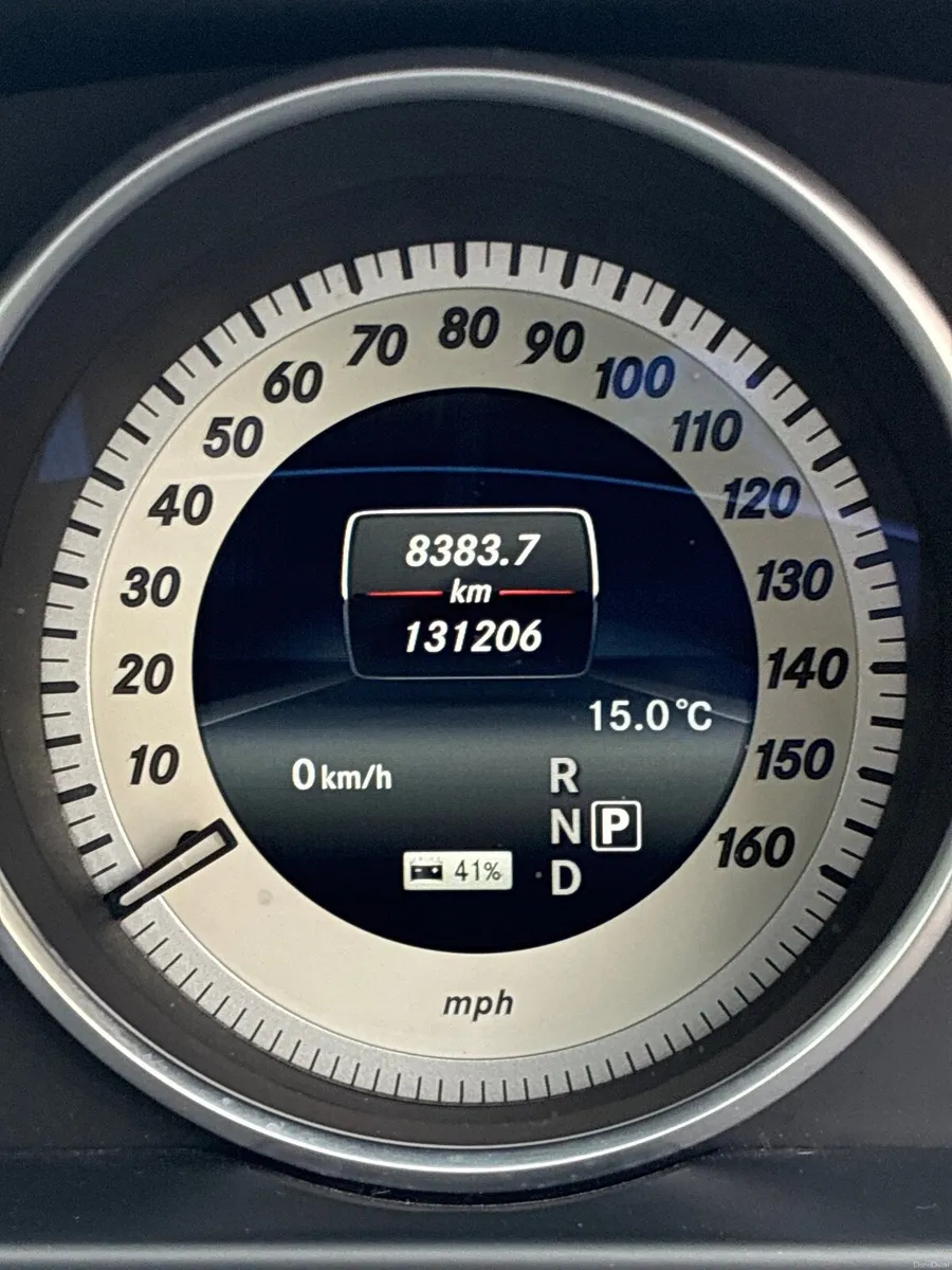 Mercedes 300 Hybrid - Image 6