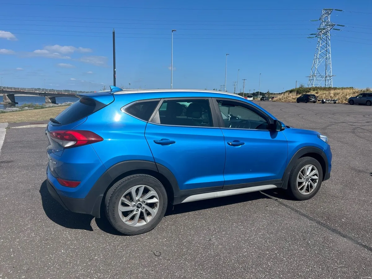 Hyundai Tucson Executive LOW MILAGE - Image 5
