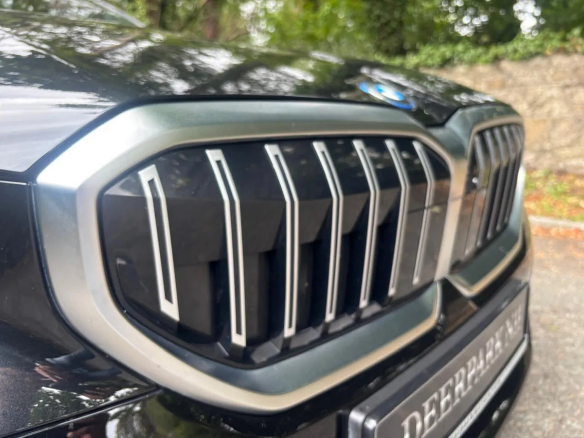 BMW 5-Series 530E M SPORT *Huge Specification...11 - Image 4