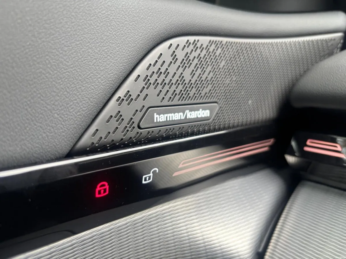BMW 5-Series 530E M SPORT *Huge Specification...11 - Image 6