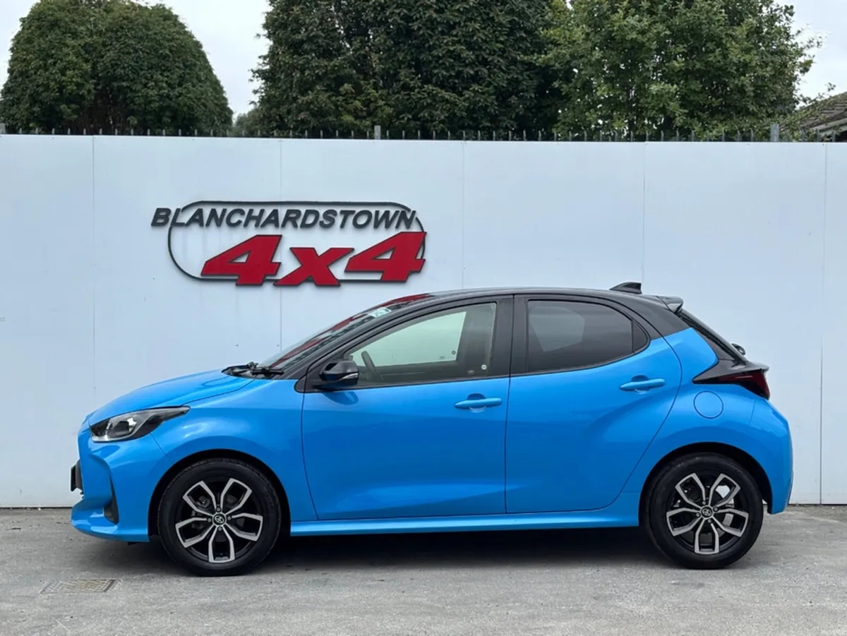Toyota Yaris HYBRID LOW MILES - Image 2
