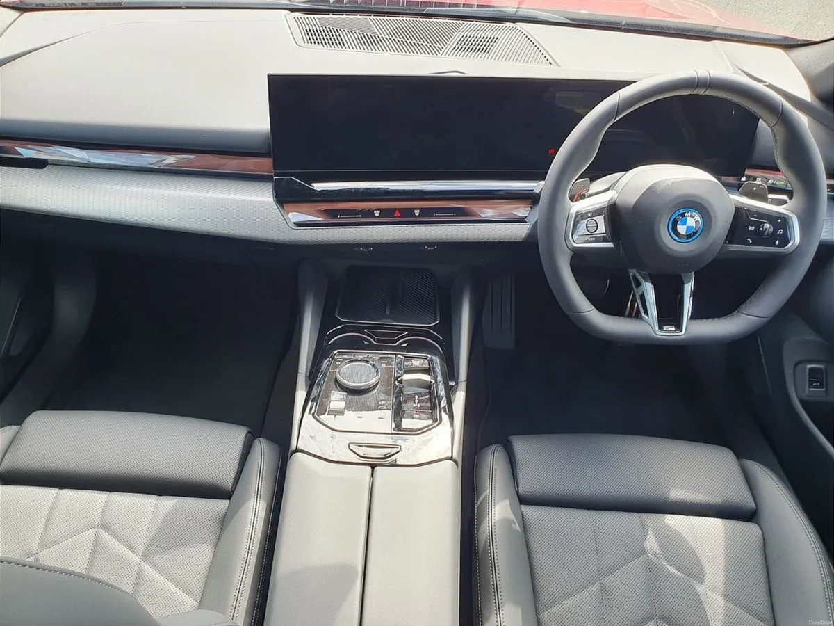 BMW 5-Series 530e M Sport Saloon - Image 4