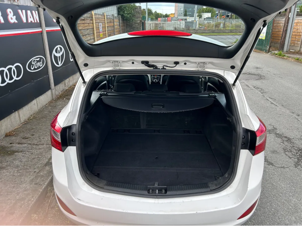 Hyundai i30 TOURER DELUXE 5DR - Image 6