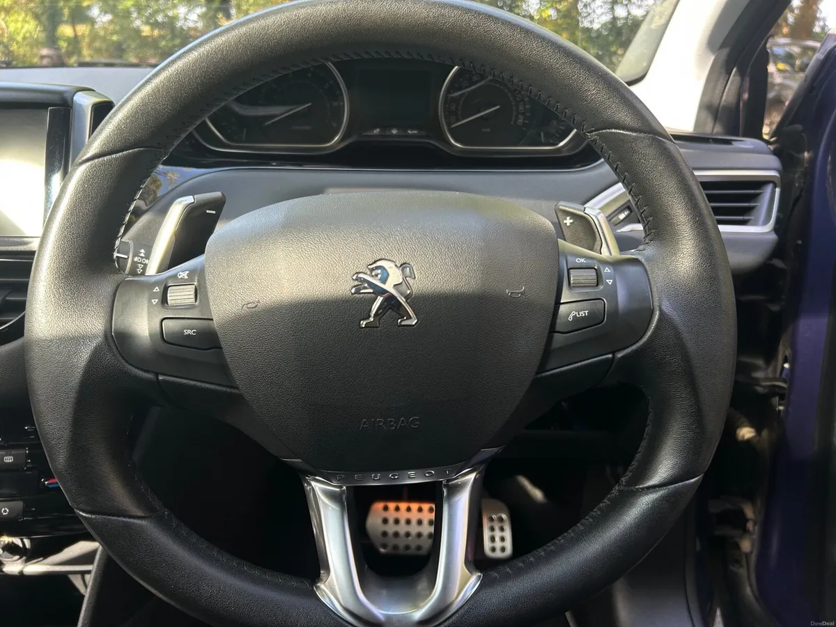 Peugeot 208 1.2 Petrol -VERY LOW MILEAGE-SEMIAUTO - Image 6