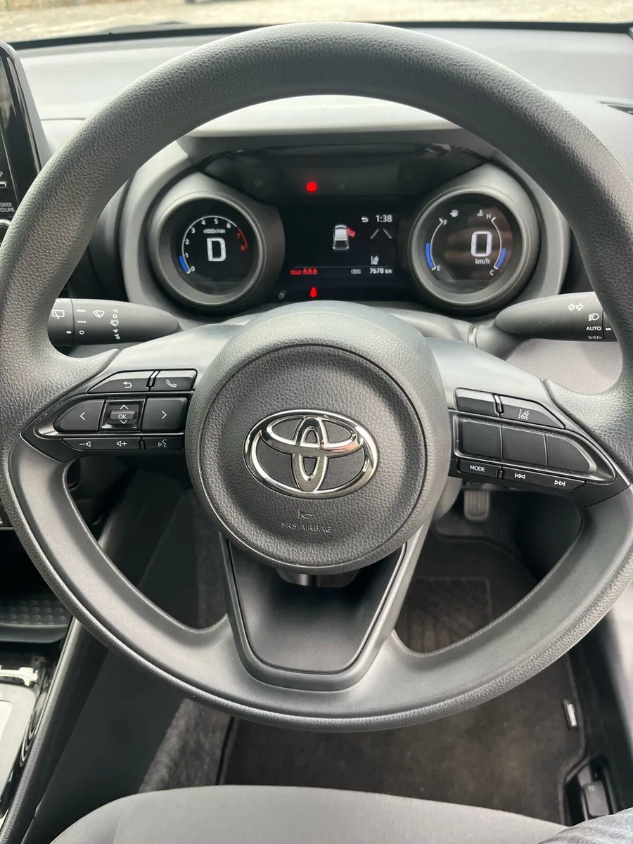 2022 TOYOTA YARIS AUTO LOW MILES - Image 6