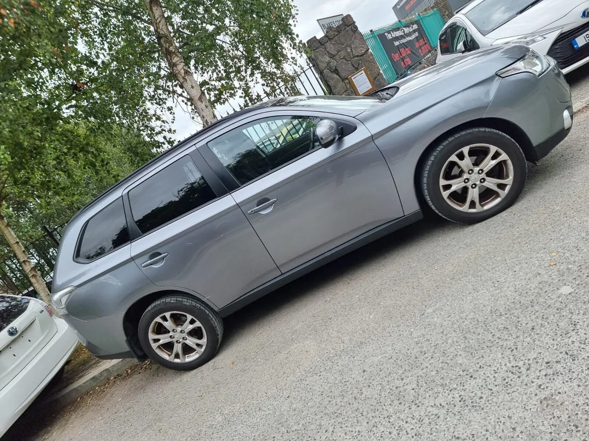 Mitsubishi Outlander 2014 automatic 7 seater €6999 - Image 2