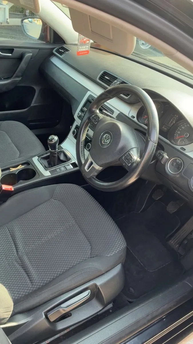 Volkswagen Passat - Image 2