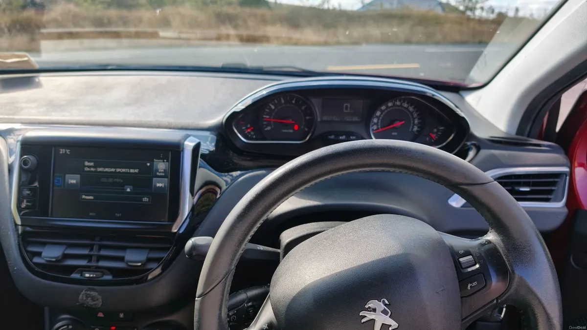 Peugeot 208 2015 - Image 2