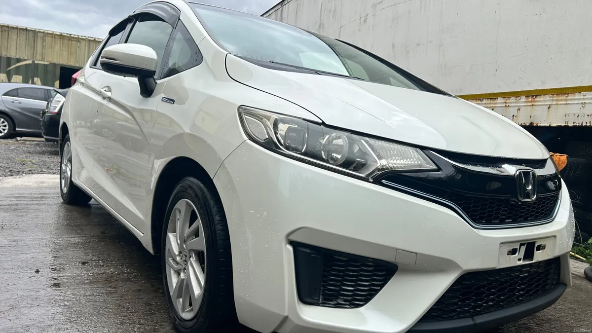 2017 Honda Fit L 1.5 Petrol Hybrid, Auto, 96k kms - Image 2