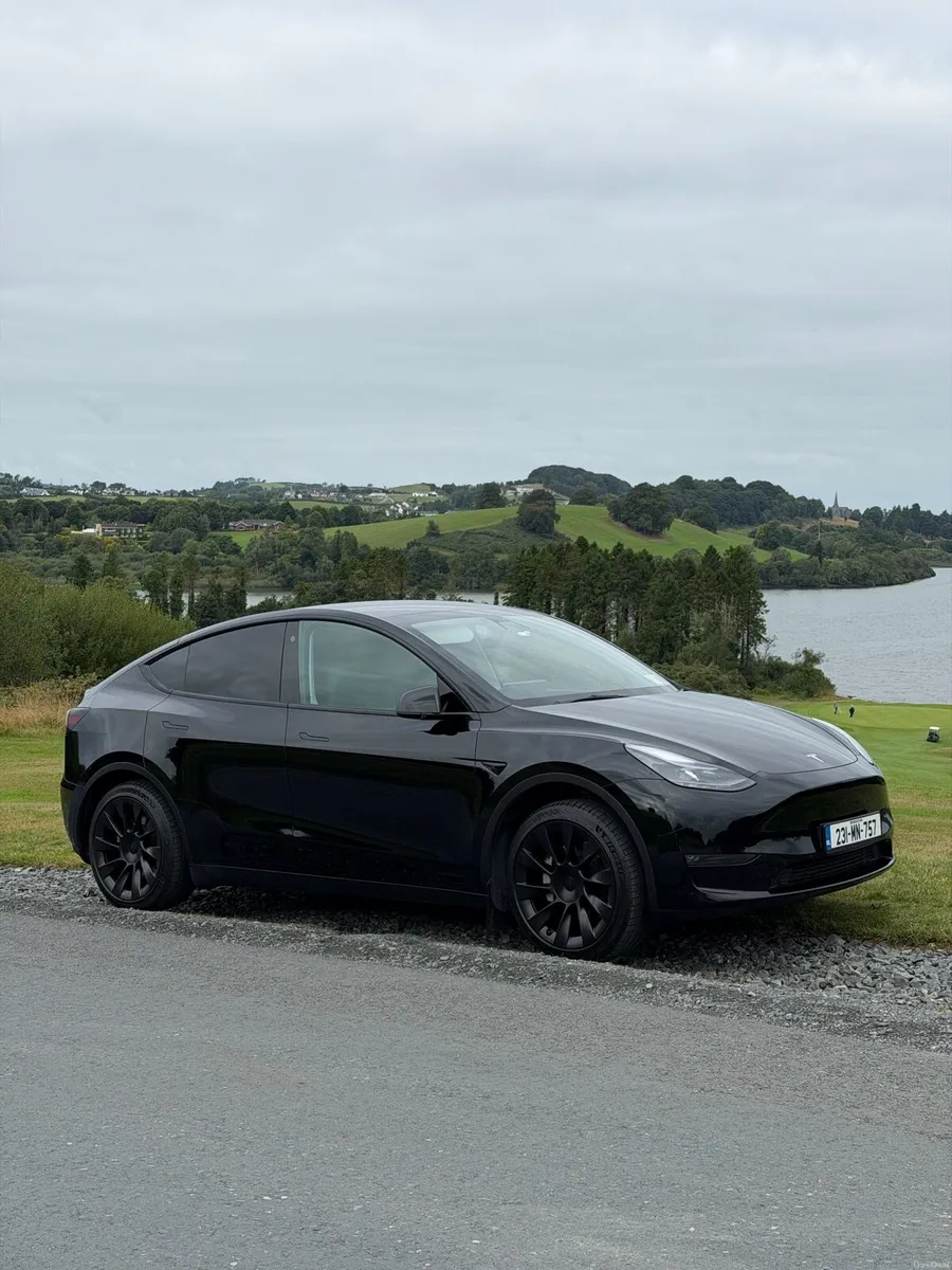2023 Tesla model Y AWD long range dual motor - Image 1