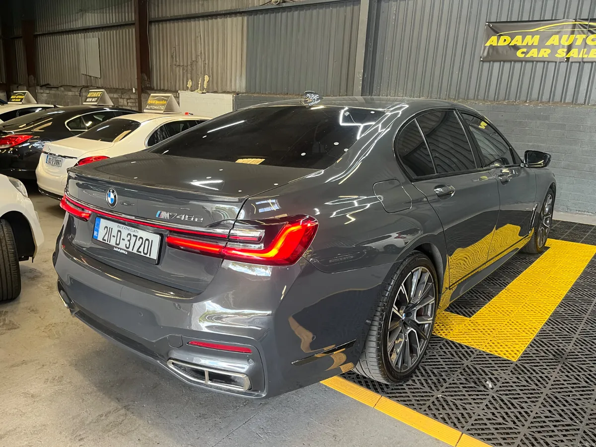 BMW 7-Series 2021 3.0L M sport plug-in hybrid - Image 4