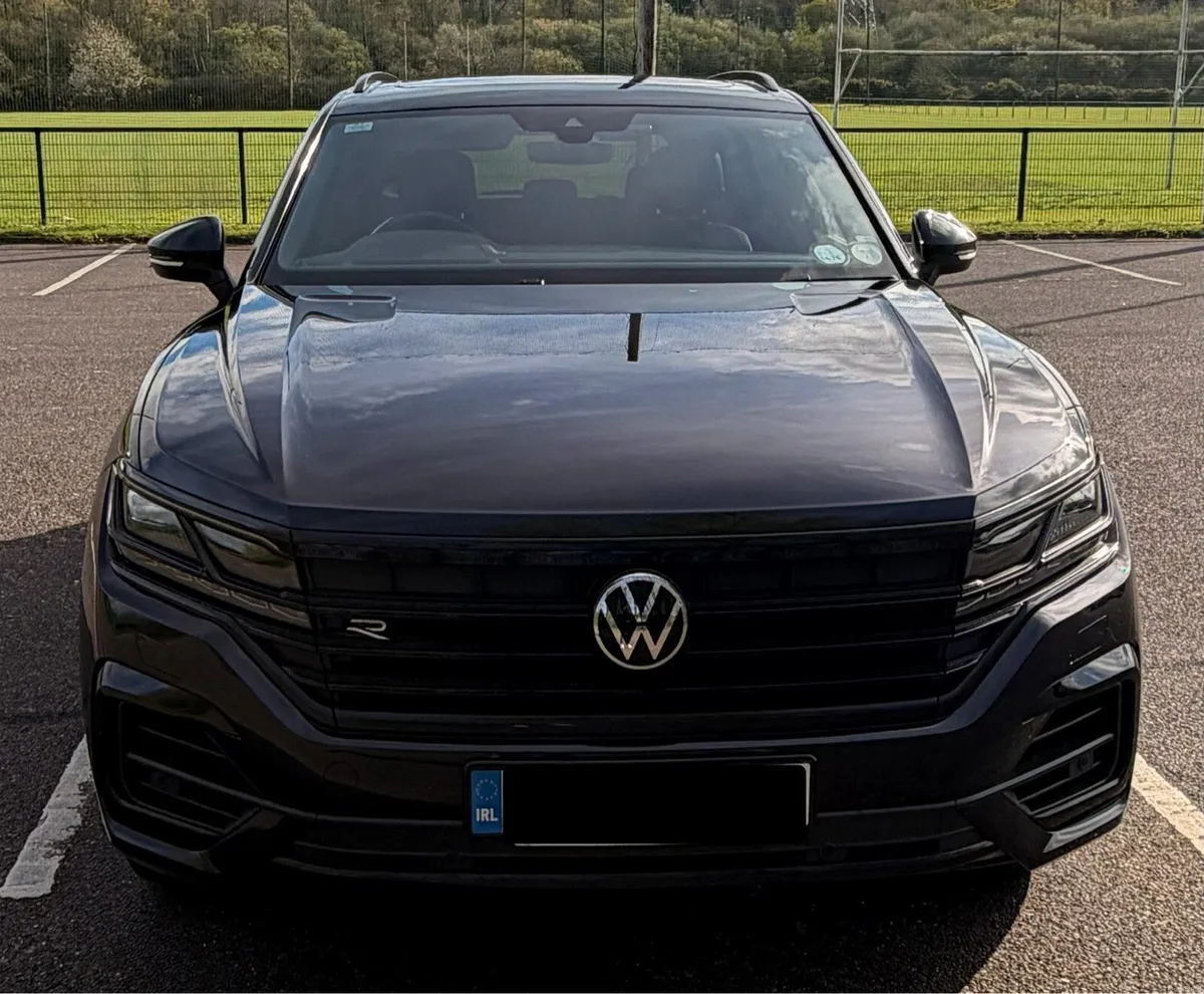 2021 Volkswagen Touareg R eHybrid 462bhp Black - Image 2