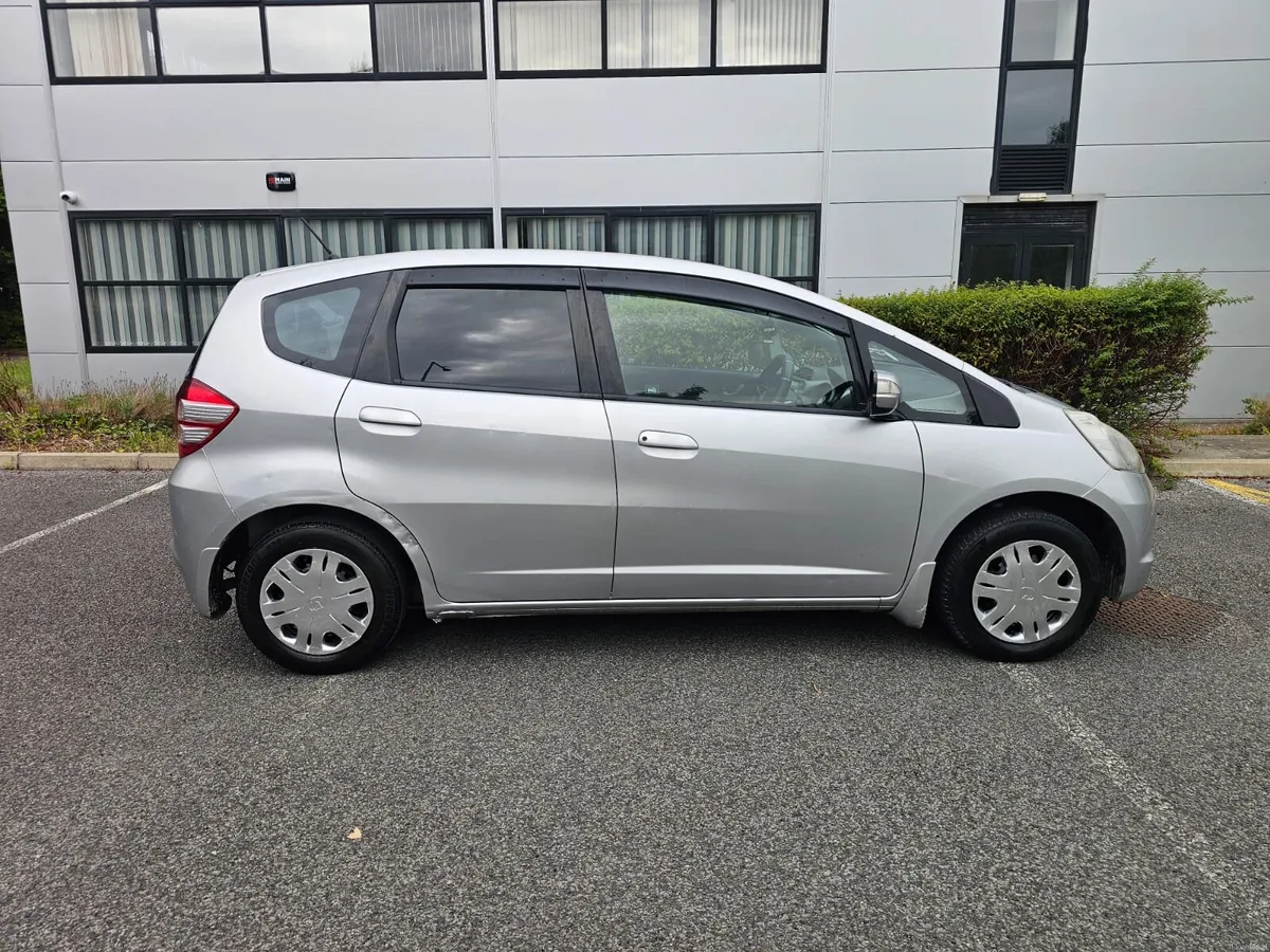 2010Honda Fit Automatic Nct 10/27 Tax 11/26 - Image 5