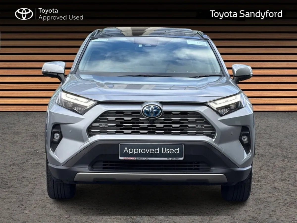 Toyota RAV4 PLATINUM HYBRID // PANORAMIC GLASS OPE - Image 5
