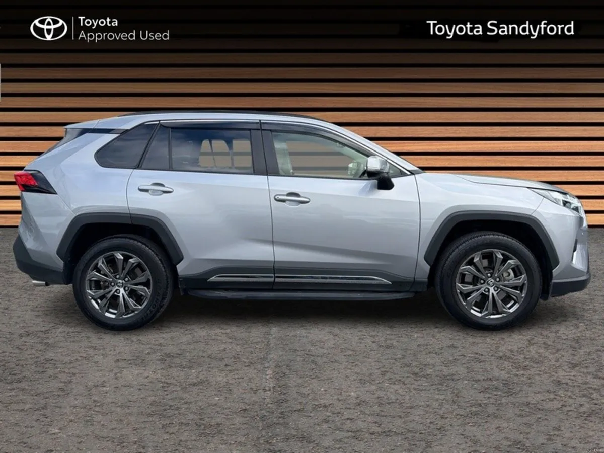 Toyota RAV4 PLATINUM HYBRID // PANORAMIC GLASS OPE - Image 3