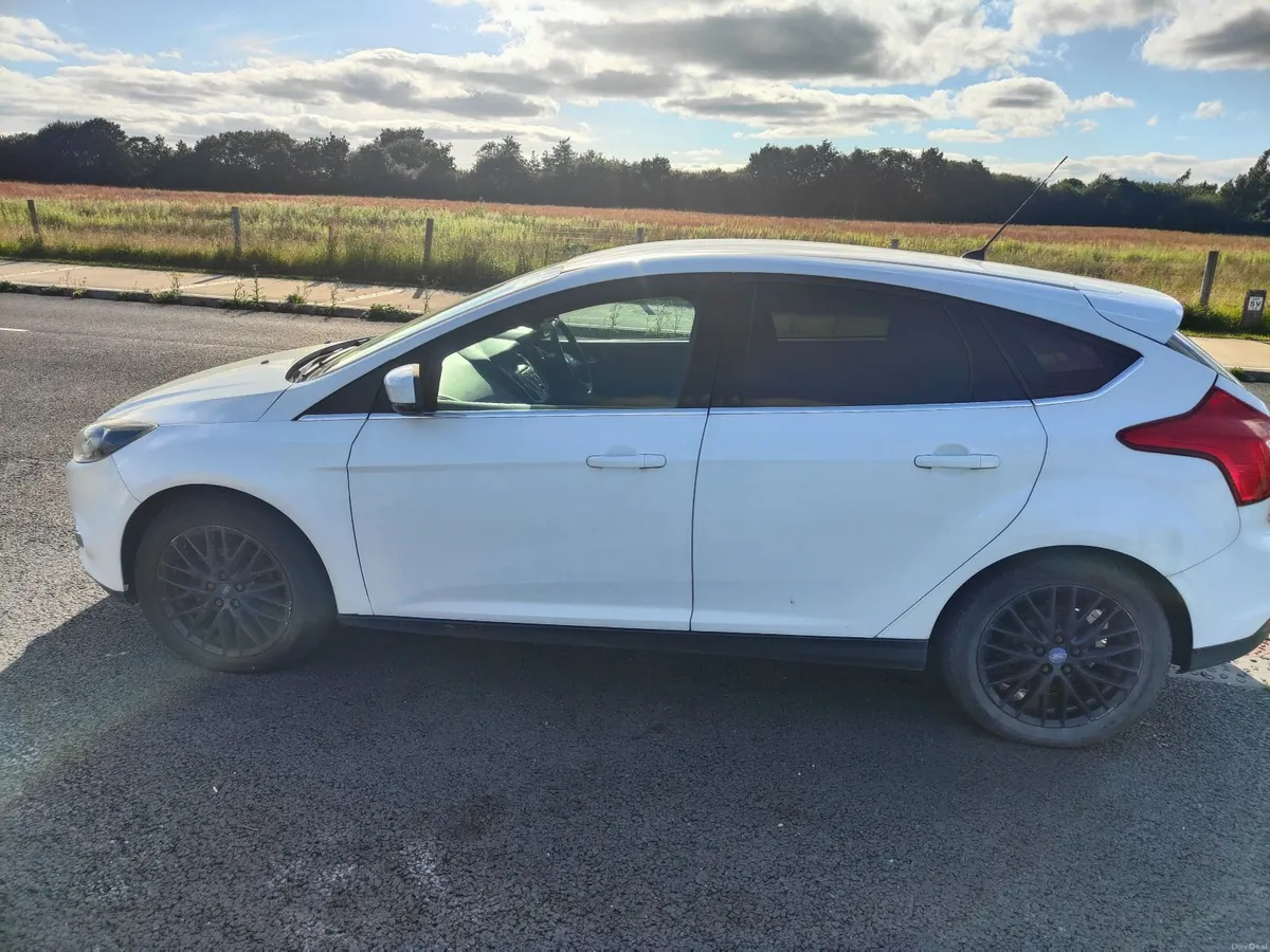 Ford Focus 2014 - Image 2