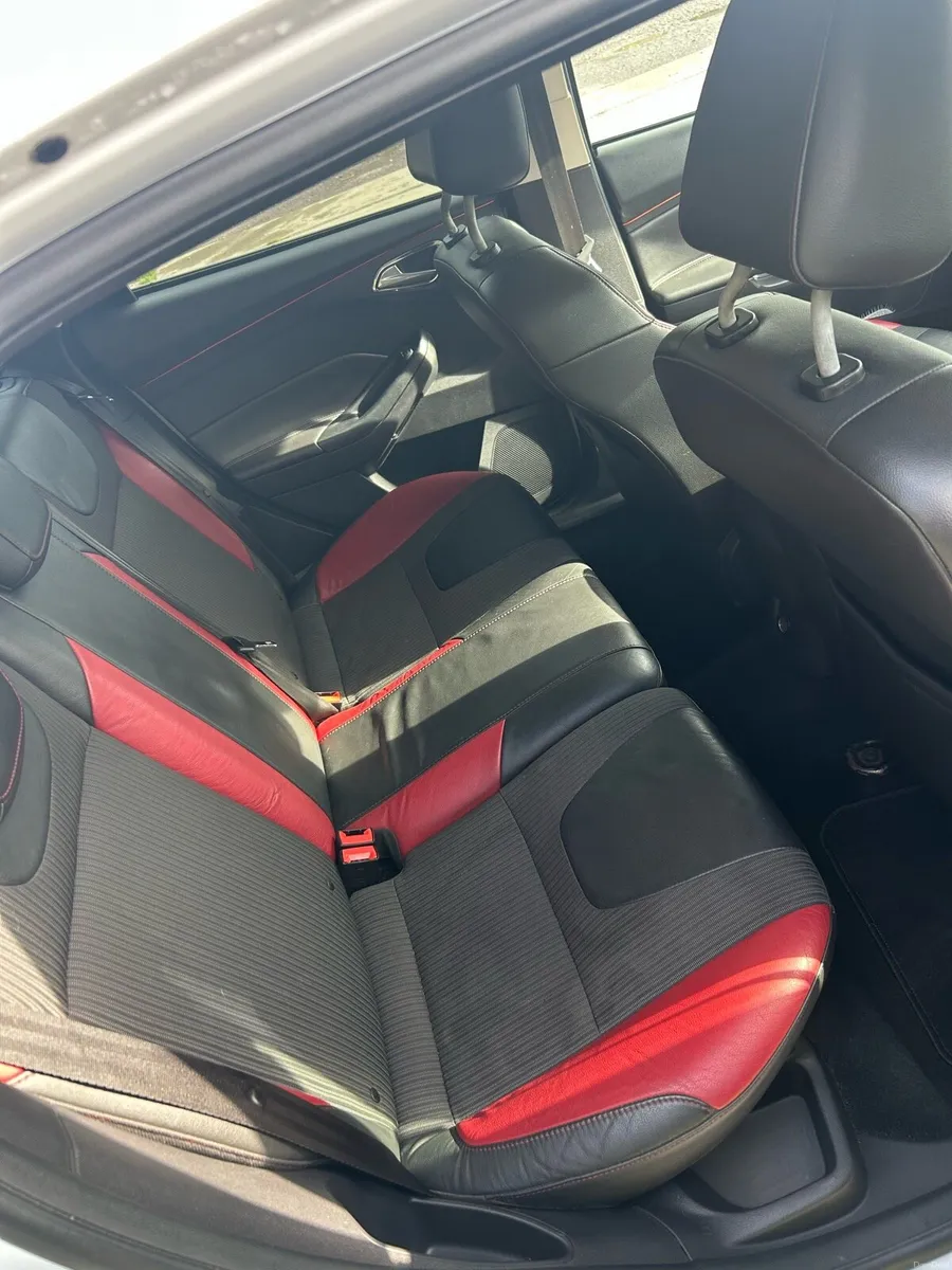 Ford Focus - Image 6