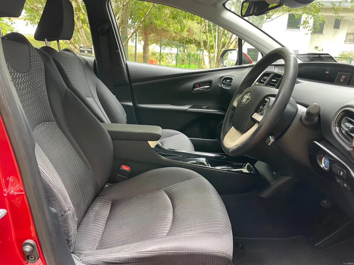 Toyota Prius 2016, 4 dr saloon, hybrid Nct & Tax - Image 4