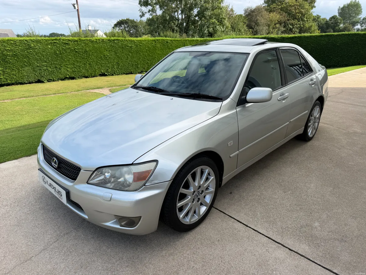 2005 LEXUS IS200 SPORT | LSD | SUNROOF | BLACK LTH - Image 3
