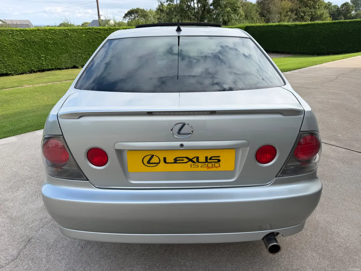 2005 LEXUS IS200 SPORT | LSD | SUNROOF | BLACK LTH - Image 6