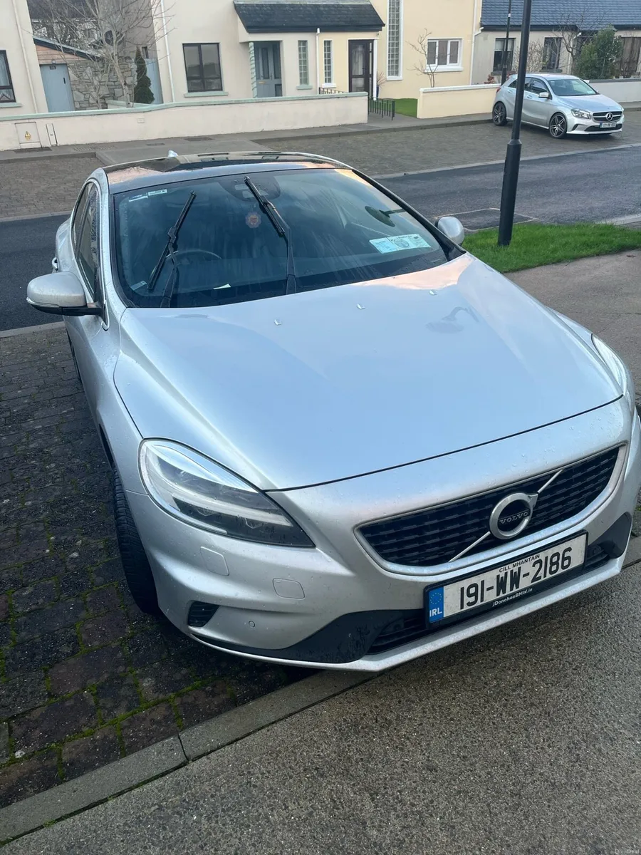 2019 Volvo V40 R Design D3 - Image 6