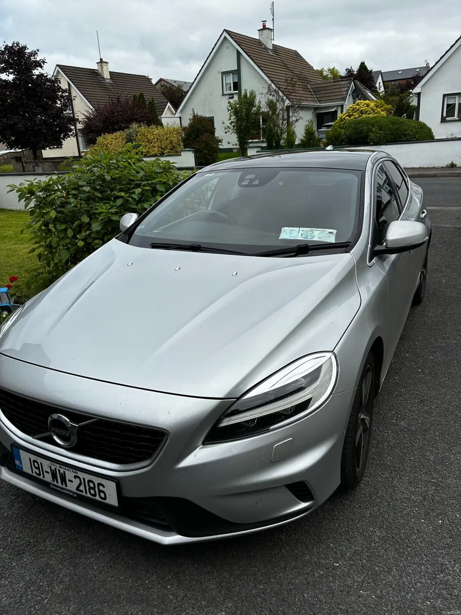 2019 Volvo V40 R Design D3 - Image 2