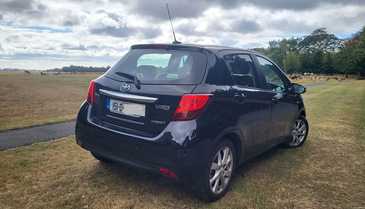 Toyota Yaris Hybrid 1.5/EXCEL/LEATHER SEATS/KEYLES - Image 4