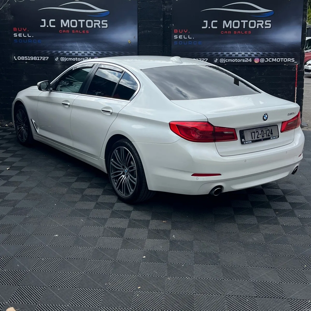 2017 BMW 520D Facelift Model - Image 4