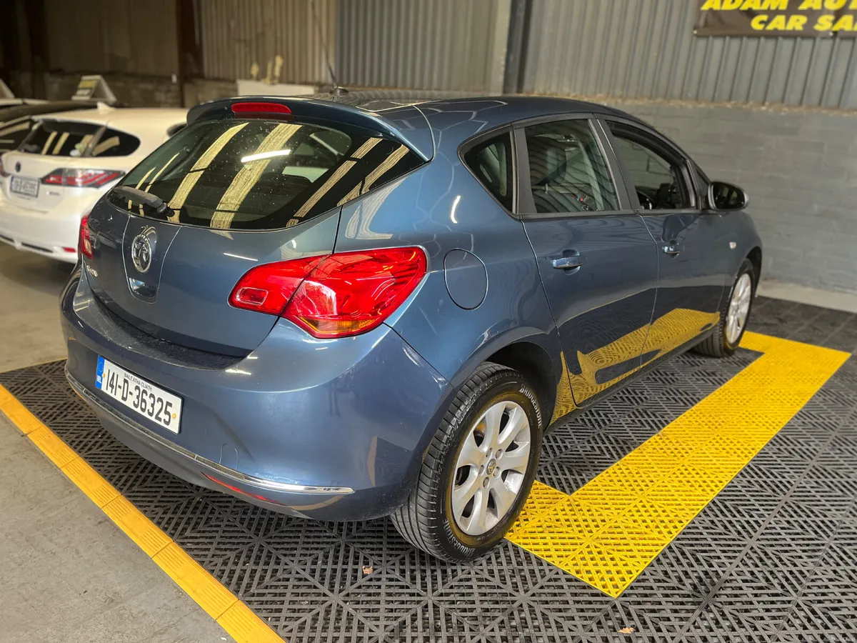 Vauxhall Astra 2014 low mileage - Image 4