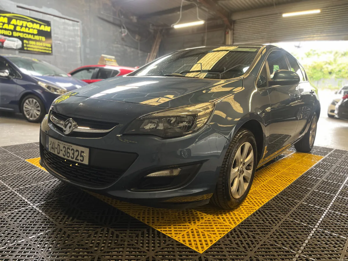 Vauxhall Astra 2014 low mileage - Image 2