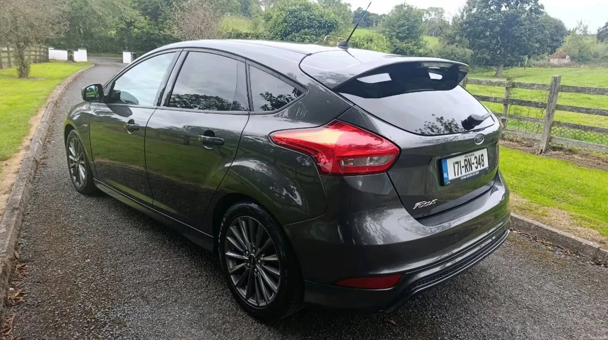 2017 Ford Focus Stline Diesel - Image 3