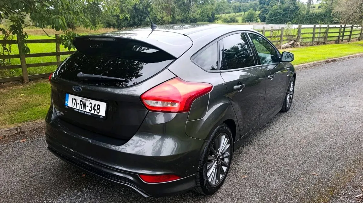 2017 Ford Focus Stline Diesel - Image 6
