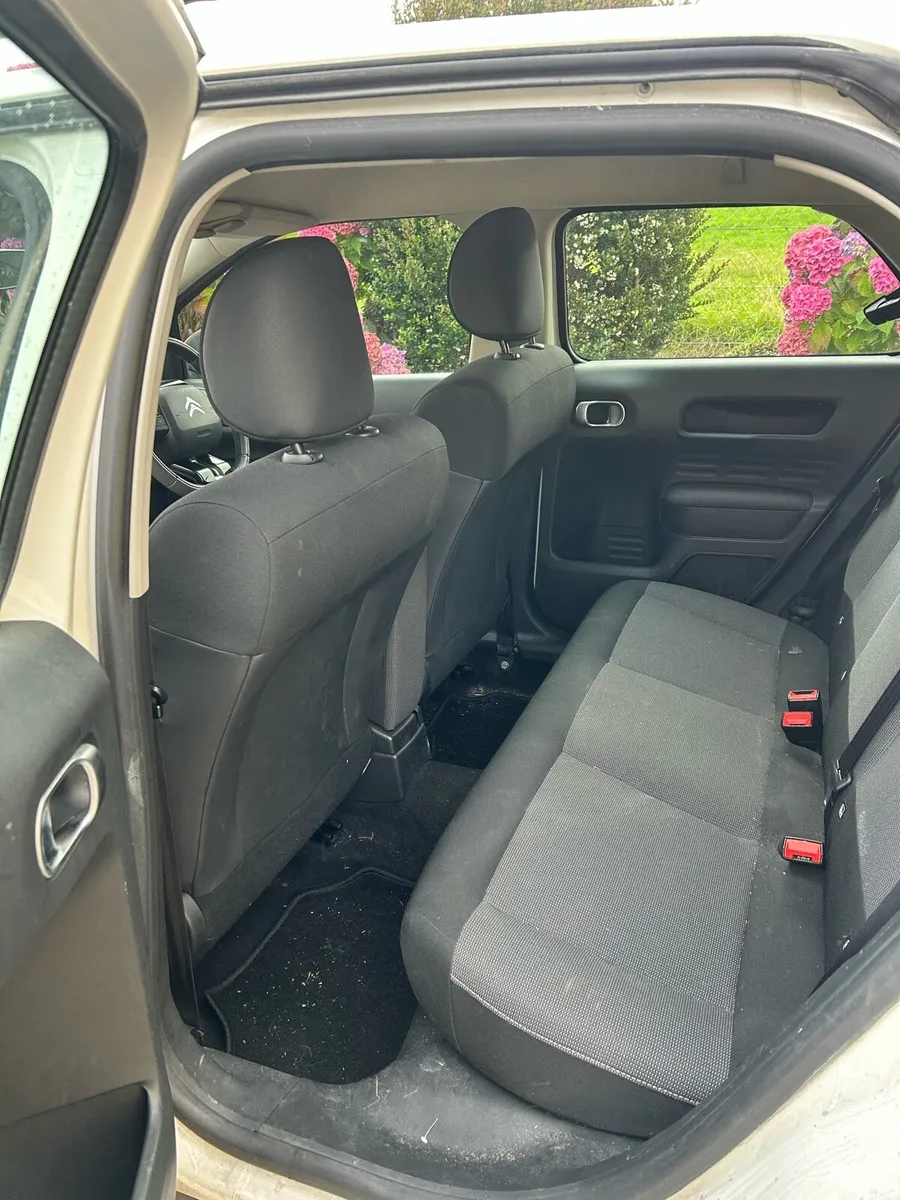 Citroën C4 Cactus 1.6 e-HDi 92 Feel 5dr Automatic - Image 6