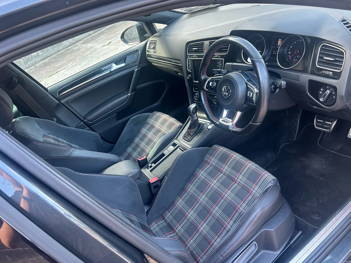 Volkswagen Golf GTI - Performance Pack - Image 4