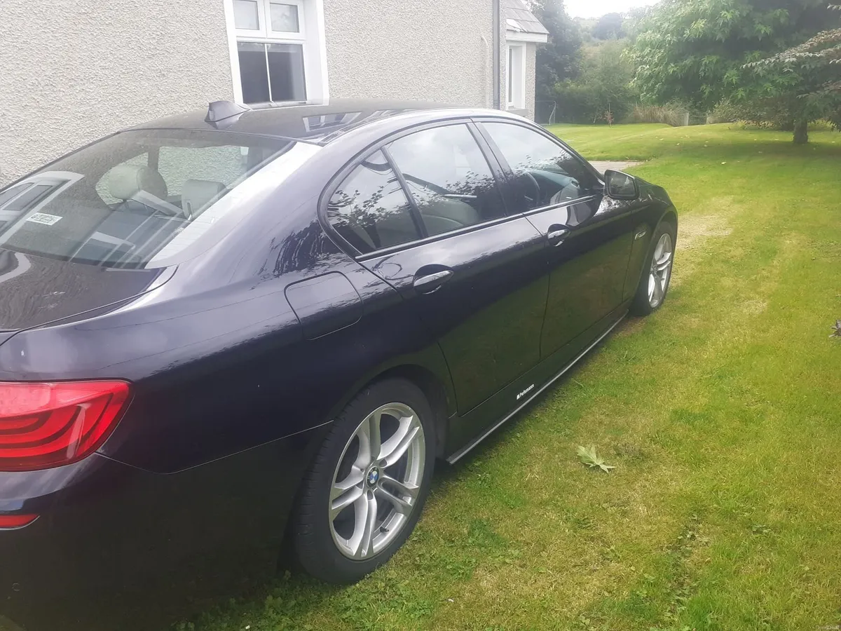 BMW 5-Series 2011 - Image 3