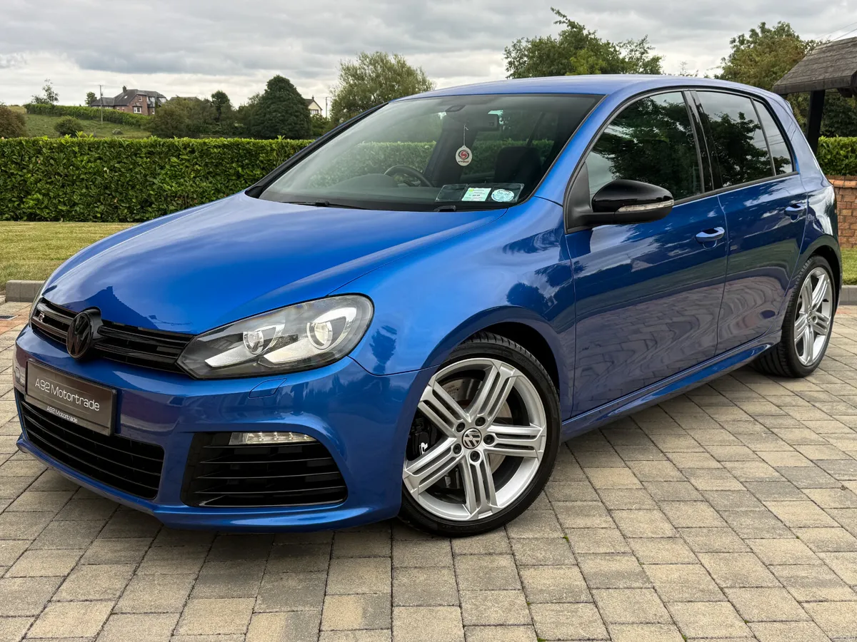 2013 Volkswagen Golf R - Image 2