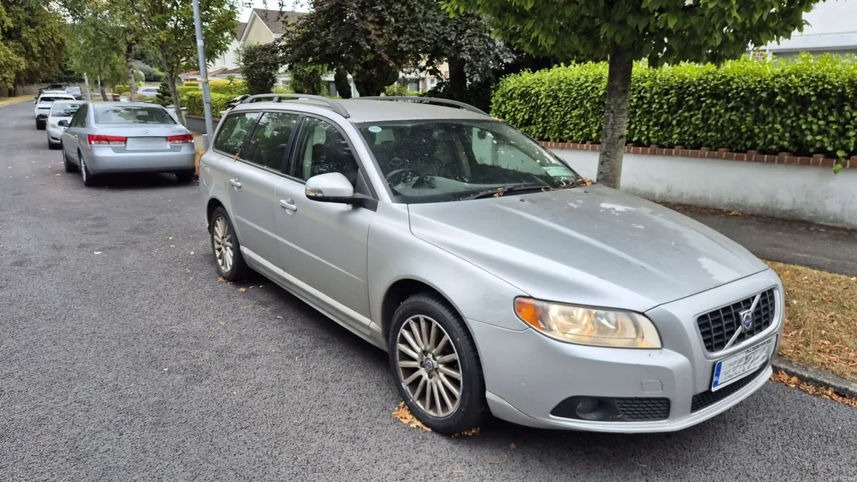 Volvo V70 2008 - Image 2