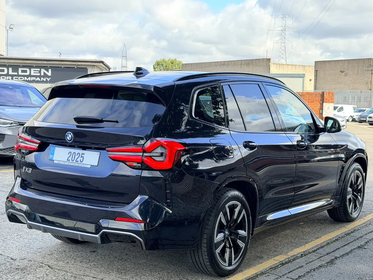 2025 BMW iX3..DOUBLE PAN ROOF SUNROOF - Image 6