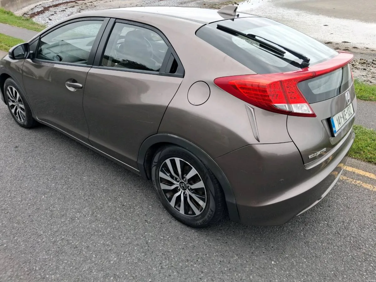 Honda Civic 2014 - Image 2