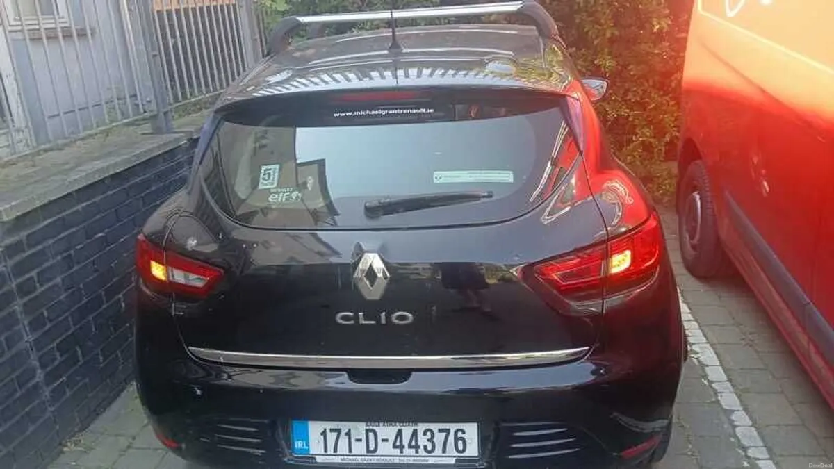 2017 Renault Clio - Image 1