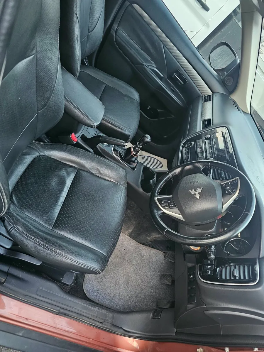 2013 Mitsubishi Outlander - Image 6