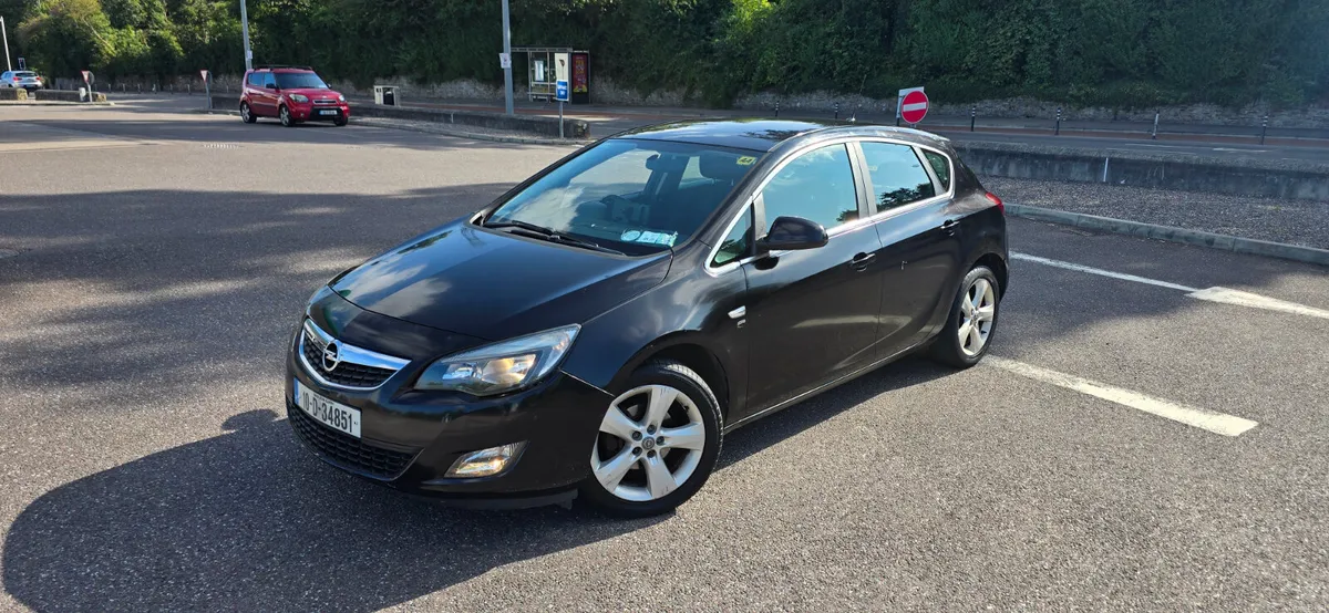Opel Astra SRI 1.4 petrol New Nct 11.2027 - Image 2