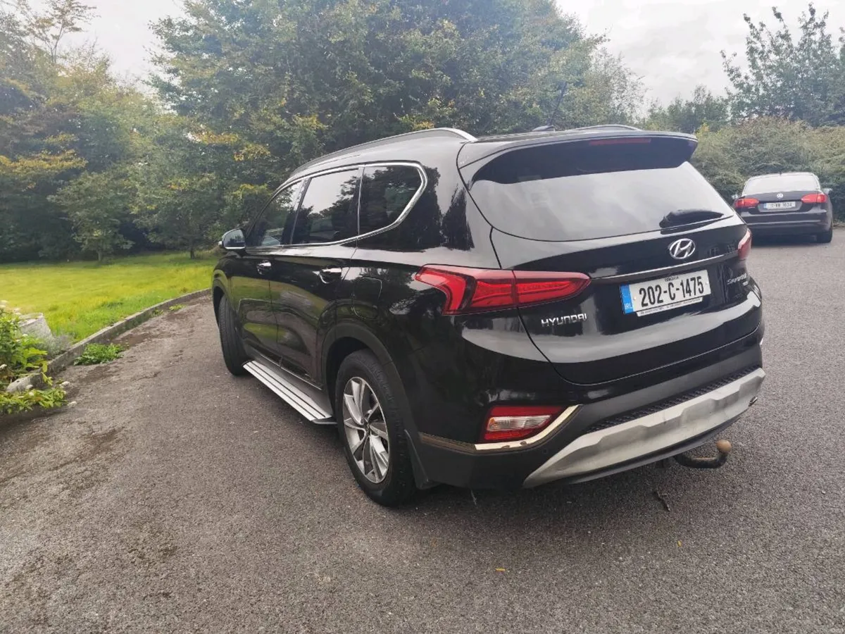 Hyundai Santa Fe 4WD Executive Plus - Image 4