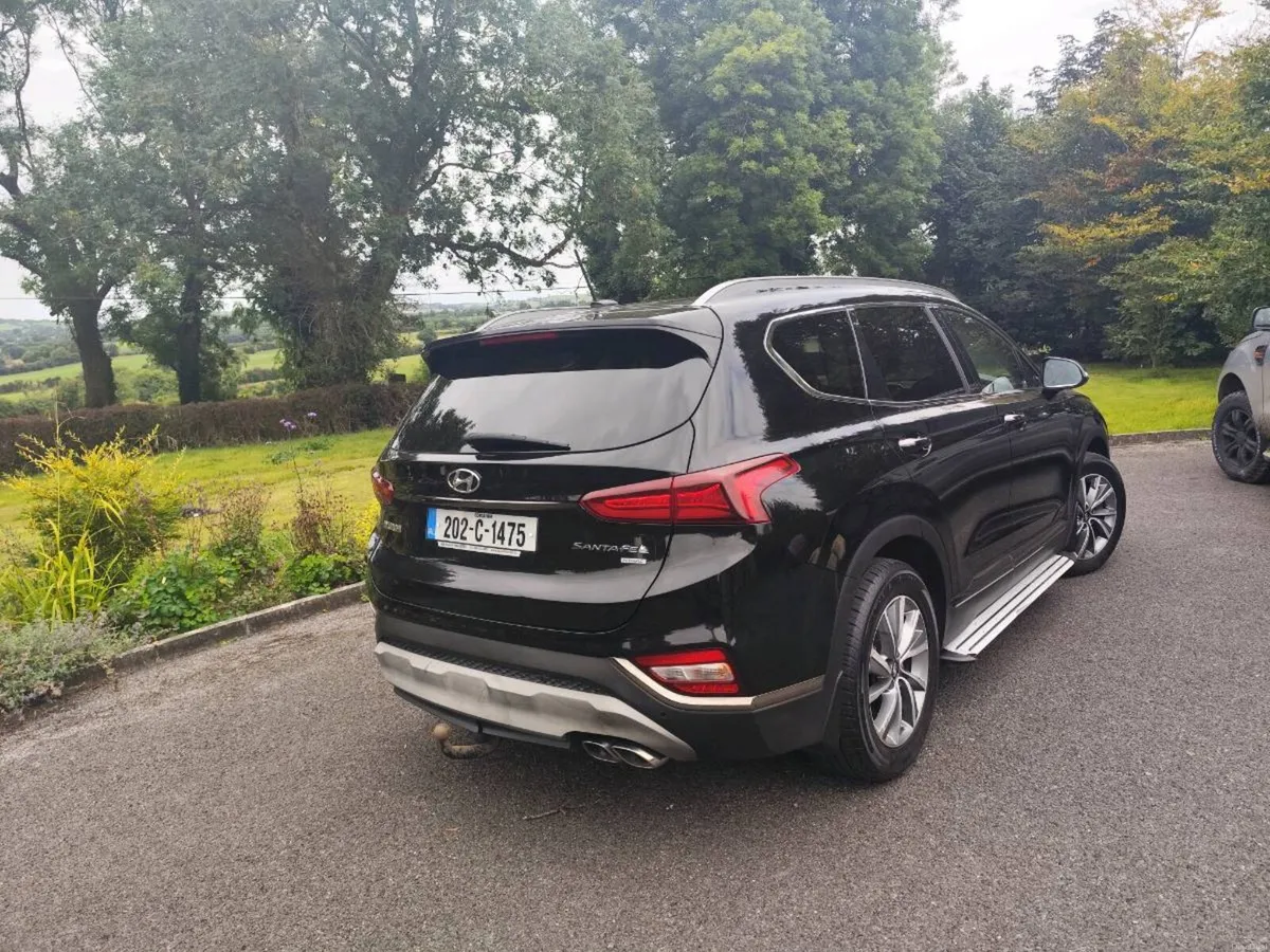 Hyundai Santa Fe 4WD Executive Plus - Image 5