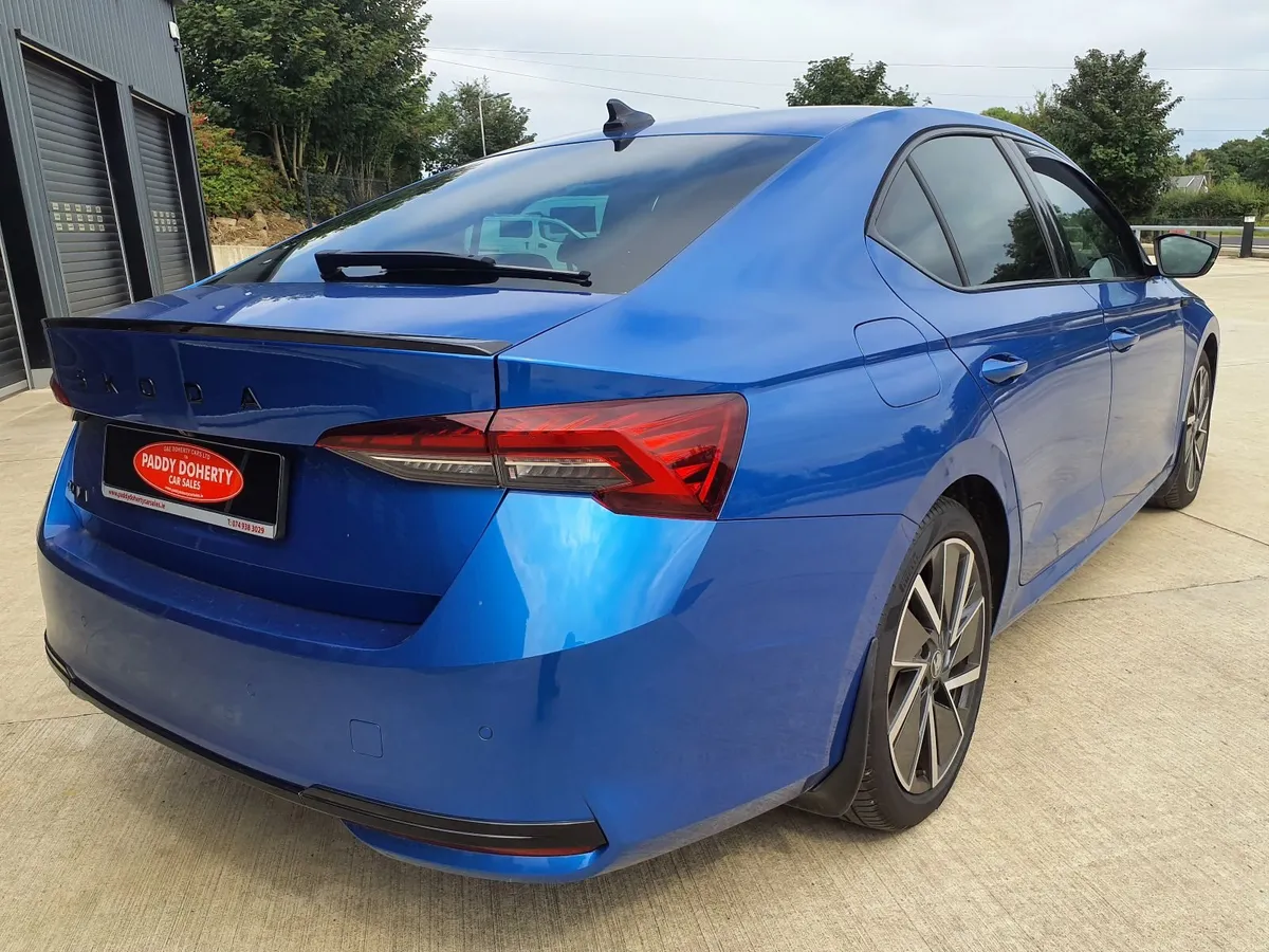 252 Skoda Octavia Sportline Auto Race Blue - Image 4