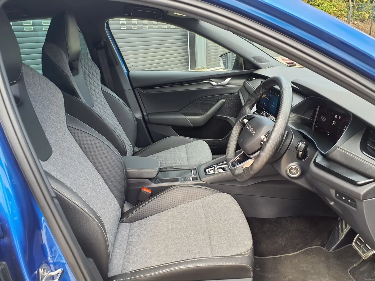252 Skoda Octavia Sportline Auto Race Blue - Image 5