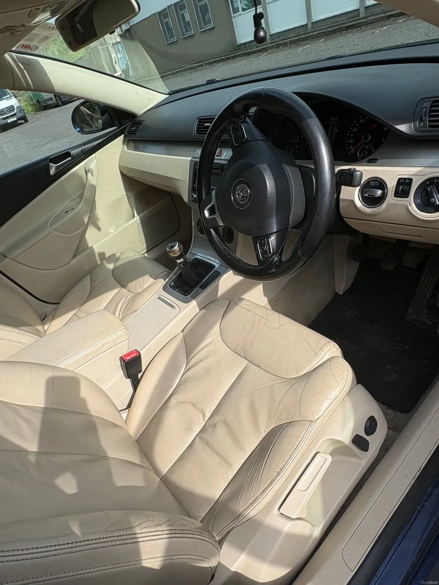 Volkswagen Passat 2009 - Image 3